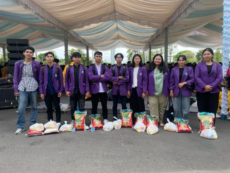 MAHASISWA HADIRI PASAR MURAH SPESIAL RAMADHAN DI ISTANA ISEN MULANG